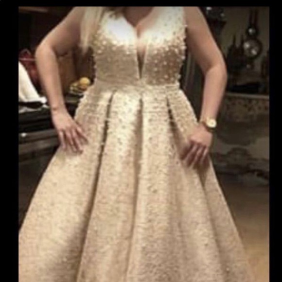 All pearl wedding dress - Picture 2 of 2